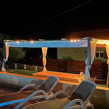 Appartement 2 Bedroom Stunning In *
